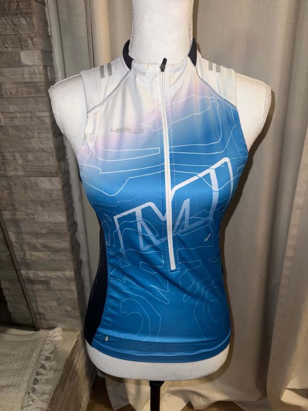 Les Mills Tri Tank Size S Blue White Full Zip Sleeveless